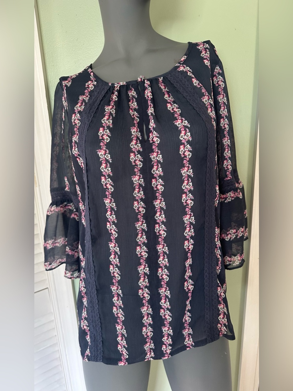 Lauren Conrad Dark Blue Flutter Sleeve Floral Blouse SZ S Sheer Peasant New